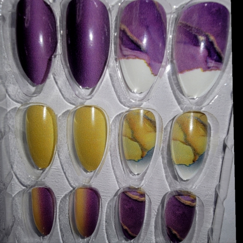 Press on Nails *Free with purchase*